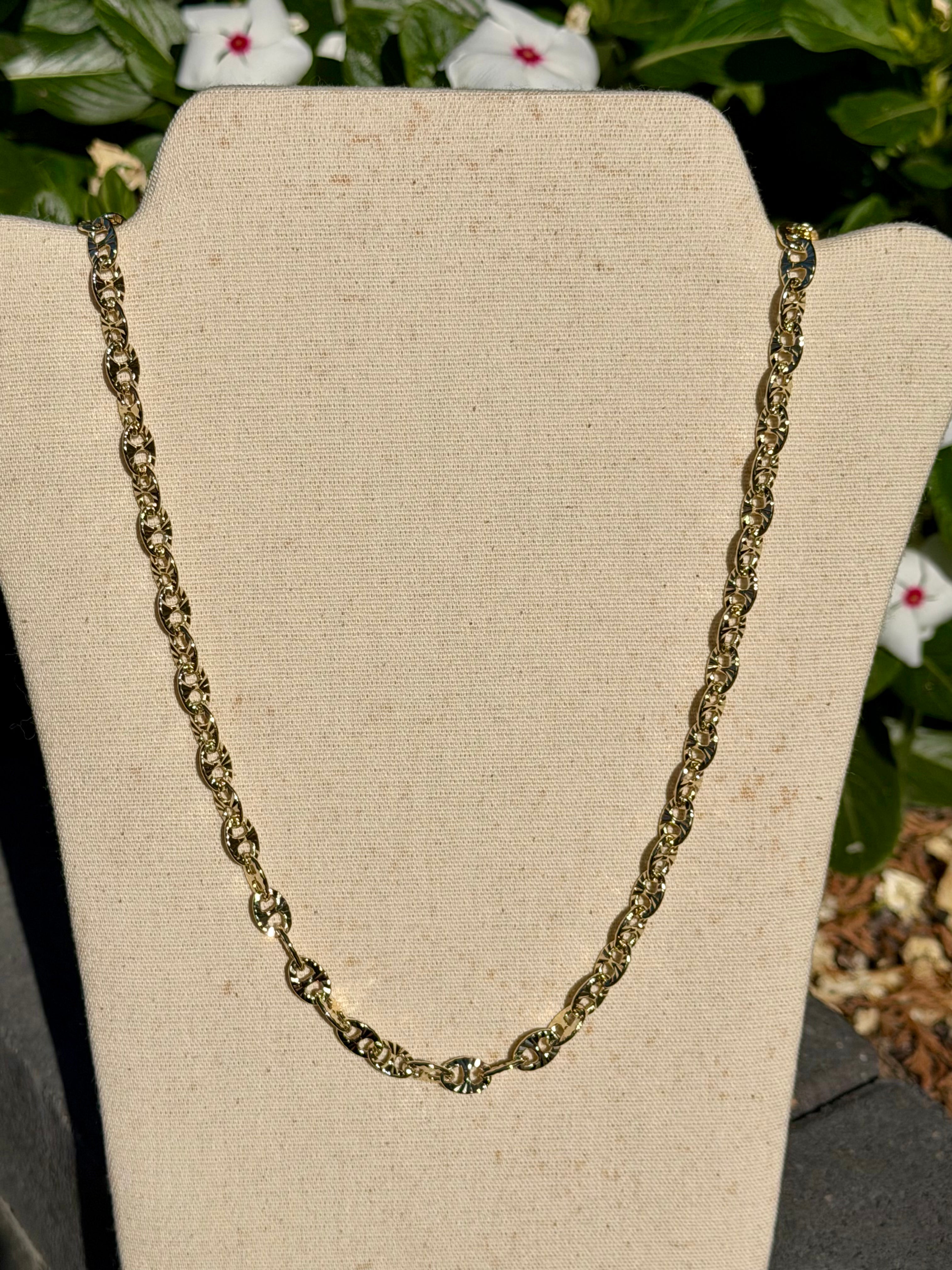 Elegant Gold Chain Necklace